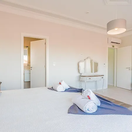 Mena Villa